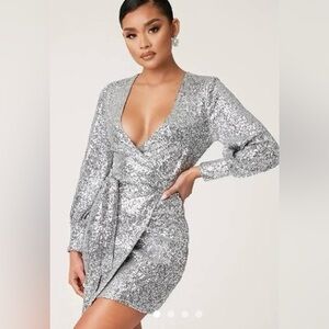 🛍️Meshki XXS Silver Sequin Dress